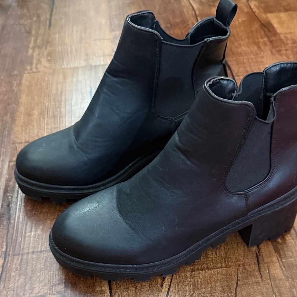 Catherines Black Chelsea Lug Ankle Boots